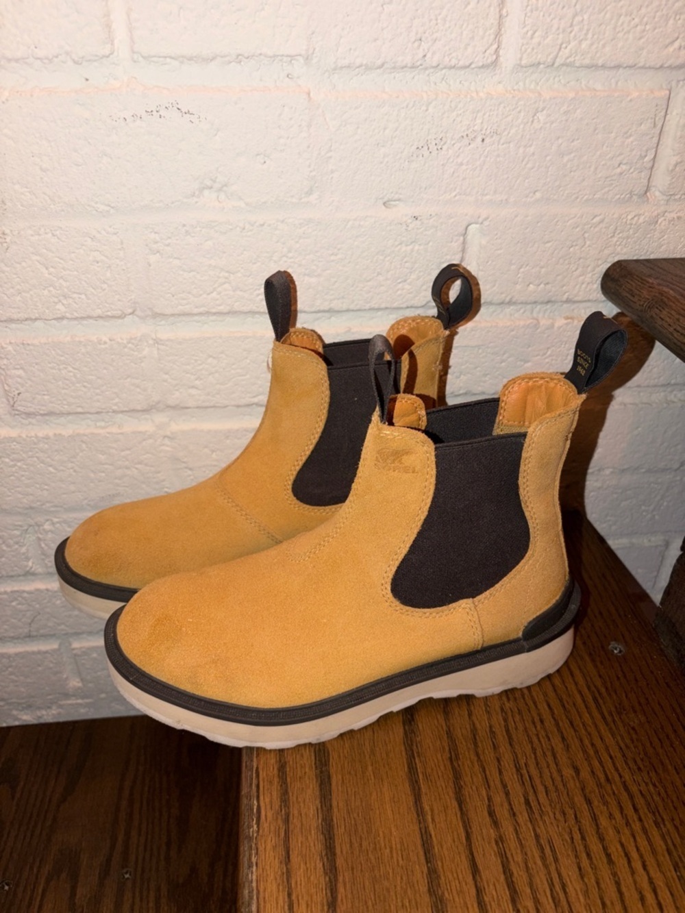 Sorel Hi-Line Chelsea Boots – Geo Yellow Suede | Size 7 💛 - Picture 5 of 8